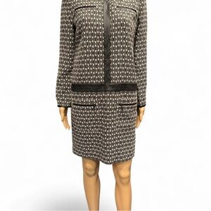 Chic Black and White Geometric Shift dress